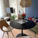 Bohemian Luxury With Private Sauna, Own Carparking, 3 Km From Airport Апартаменты Вантаа