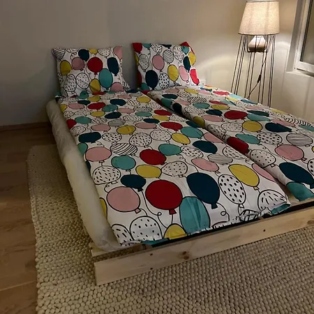 Bohemian Luxury With Private Sauna, Own Carparking, 3 Km From Airport Daire *