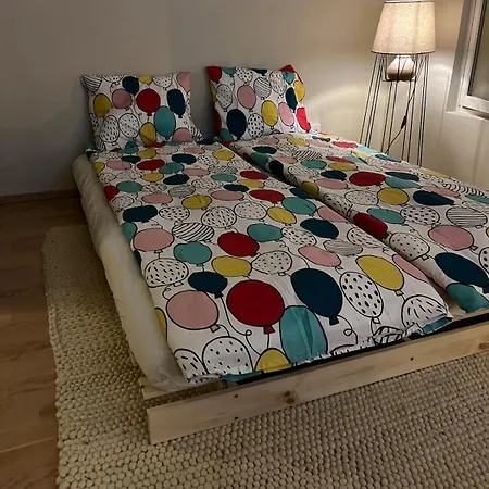 Bohemian Luxury With Private Sauna, Own Carparking, 3 Km From Airport