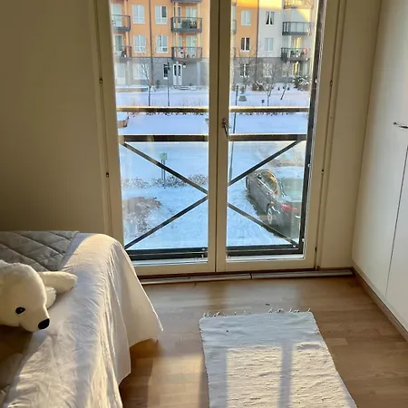 Bohemian Luxury With Private Sauna, Own Carparking, 3 Km From Airport *