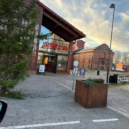 Bohemian Luxury With Private Sauna, Own Carparking, 3 Km From Airport דירה *