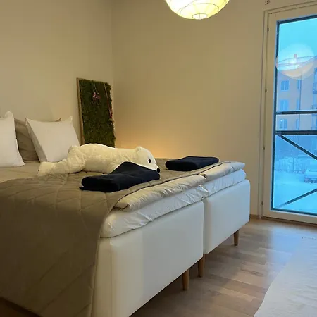 Bohemian Luxury With Private Sauna, Own Carparking, 3 Km From Airport Daire *