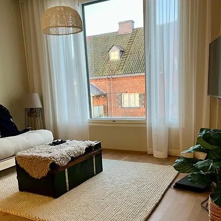 Bohemian Luxury With Private Sauna, Own Carparking, 3 Km From Airport *