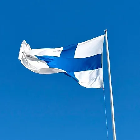 Bohemian Luxury With Private Sauna, Own Carparking, 3 Km From Airport