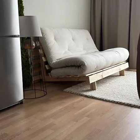 Bohemian Luxury With Private Sauna, Own Carparking, 3 Km From Airport