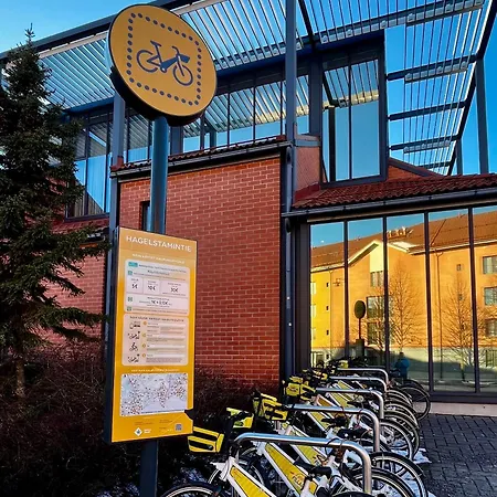 Bohemian Luxury With Private Sauna, Own Carparking, 3 Km From Airport דירה