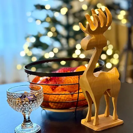 Bohemian Luxury With Private Sauna, Own Carparking, 3 Km From Airport