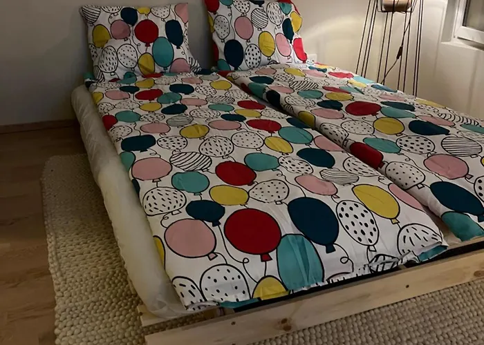 Bohemian Luxury With Private Sauna, Own Carparking, 3 Km From Airport Appartamento *