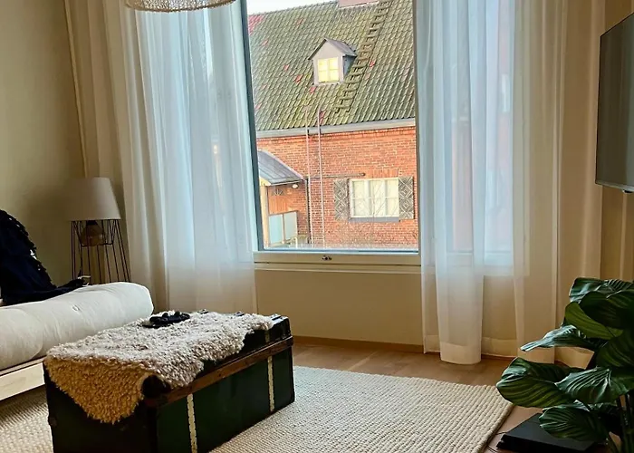 Bohemian Luxury With Private Sauna, Own Carparking, 3 Km From Airport *