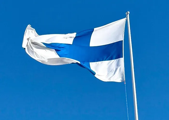 Bohemian Luxury With Private Sauna, Own Carparking, 3 Km From Airport