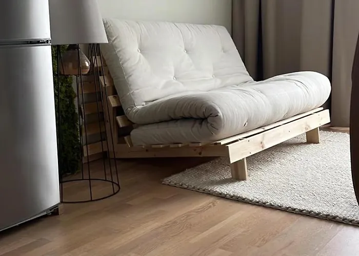 Bohemian Luxury With Private Sauna, Own Carparking, 3 Km From Airport