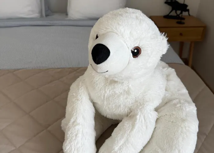 Bohemian Luxury With Private Sauna, Own Carparking, 3 Km From Airport Appartamento *